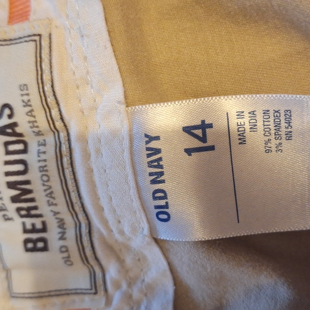 Bermuda Shorts - Picture 3 of 3